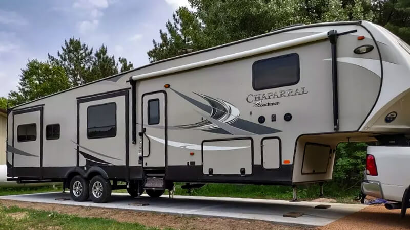 Exterior view of the 2018 Coachmen Chaparral 381RL